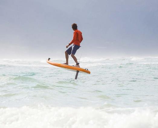 Surf Board in Water: How Does a Foil Change the Game?